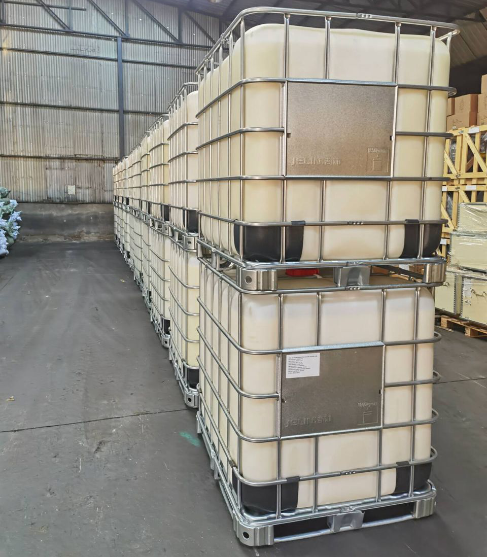 Industrial liquid raw materials IBC container bulk storage